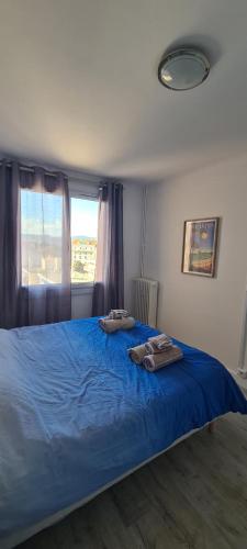 Azur Horizons Sea and Mountain