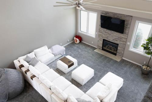 Golf Oasis Sleeps 22! Hot tub Firepit Gym Pool in 里奇蘭VIII