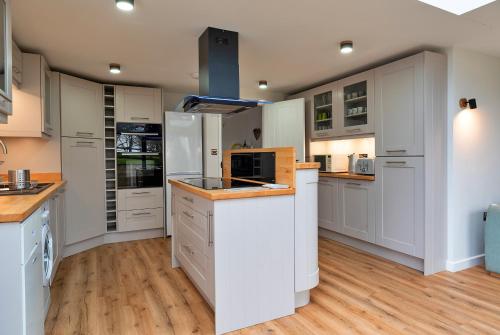 مطبخ, Finest Retreats - Chasty House Barn in Holsworthy
