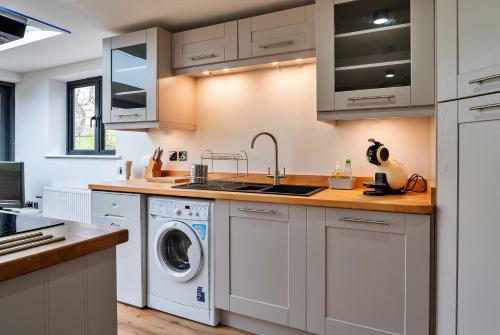 مطبخ, Finest Retreats - Chasty House Barn in Holsworthy
