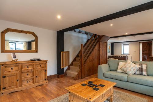 صالة مشتركة/ منطقة التلفزيون, Finest Retreats - Chasty House Barn in Holsworthy