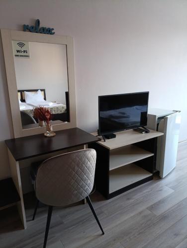 Alexander Hotel - image 12