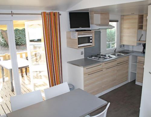 virtuve, Camping Au Lac d'Hautibus in Massais