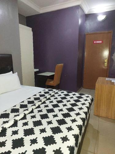 Pulville Boulevard Hotel – Lagos, NY