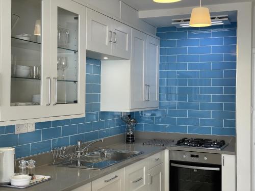 Lovely seafront 2 bedroom Apartment 4 3