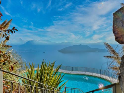 PANORAMIC LAKE ISEO VIEW HOUSE WITH POOL - free box car