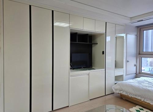 2503# Quiet Premium stay# The Vogue Grande Retreat# All-new furniture, extra-large bed# Sinnonhyeon 1min, Seoul (Foto 7)