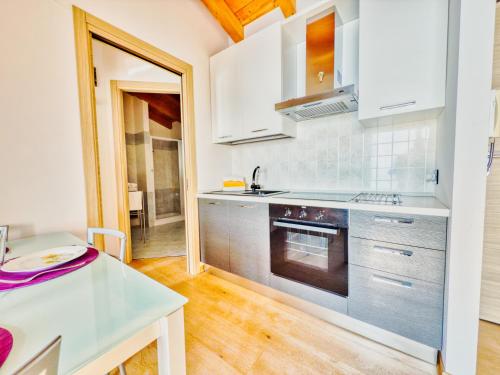 PANORAMIC LAKE ISEO VIEW HOUSE WITH POOL - free box car