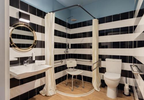 Two-Bedroom Apartment with Terrace image 1