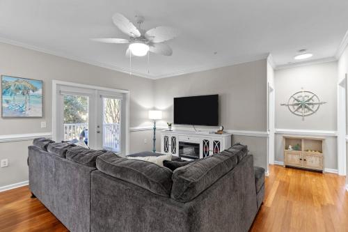 Luxury Condo 3bdr 2bth 4 bed with Beach Pool Golf Boat Ramp Pickle Ball detail
