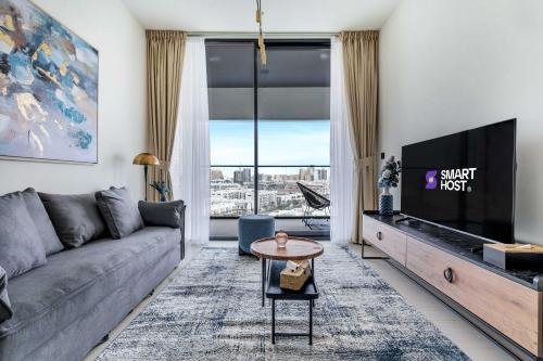 Lovely 1BR flat wBalcony Gym & Pool in JVC, Dubái