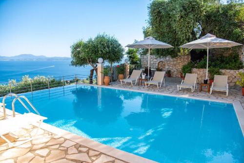 Villa Sotiris With Pool And Amazing Sea Views gîte à louer Katávolos