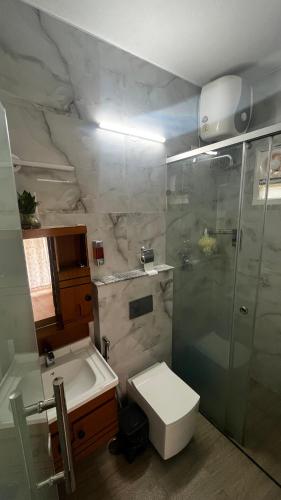 Shower, Lotus Exotica Homestay in 7 Th Hosakote