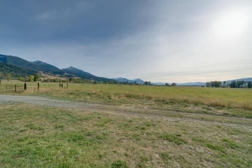 Beautiful Ranch Cottage - 40 Min to Yellowstone NP - image 10