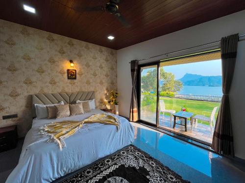 Luxurious Infinity Pool Villa Overlooking Pawna Lake Best For Parties And Events in Lonavala