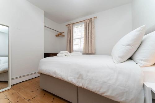 Host & Stay - The Navy at Frederick Gardens - image 4