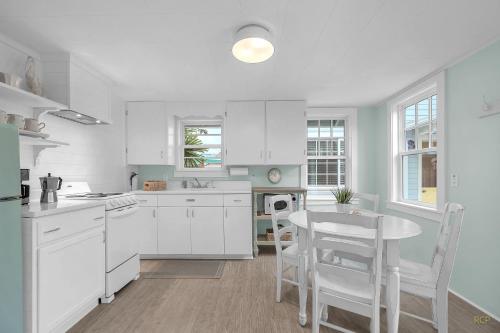 Hydrangea and Forget Me Not 3 Br home by RedAwning – Seaside, OR