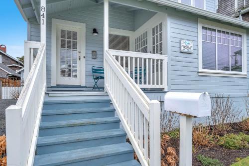 Hydrangea and Forget Me Not 3 Br home by RedAwning – Seaside, OR
