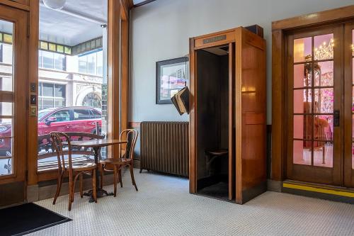 Előcsarnok, Gardner Hotel & Hostel near Plaza Színház