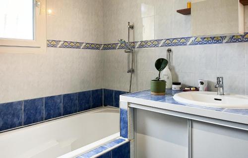 Vannas istaba, Nice Home In Montfrin in Montfrin