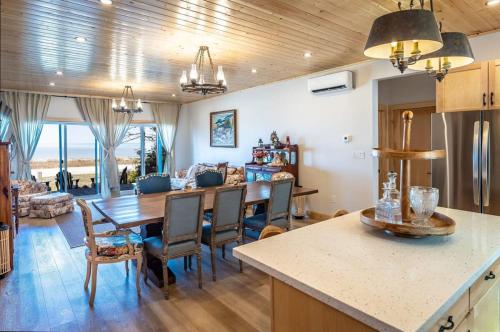 Luxury Lakefront Cottage - The Shining Star in Red Bay (ON)