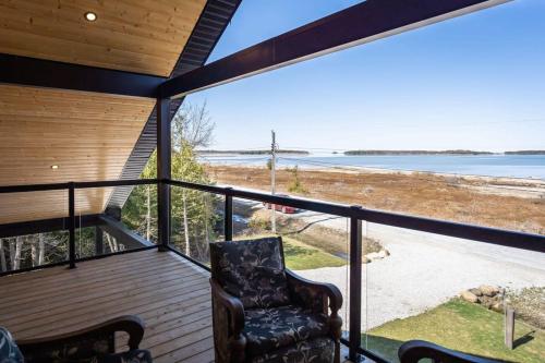 Luxury Lakefront Cottage - The Shining Star in Red Bay (ON)