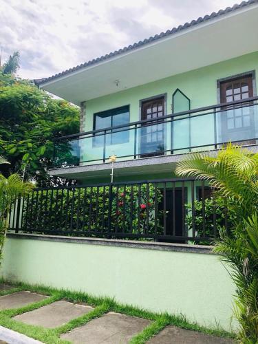 Excelente casa com 3 suites e garagem – khách sạn tại Palmeiras