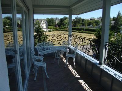 Rosensuite with see- and castel view