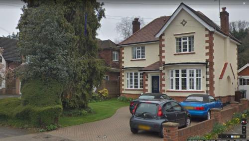 Leafy Suburban Bed and Breakfast - The Grove