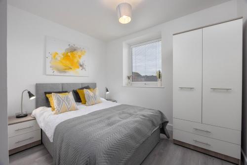 1 Bedroom Flat Near Bradford With Free Parking in 希普利
