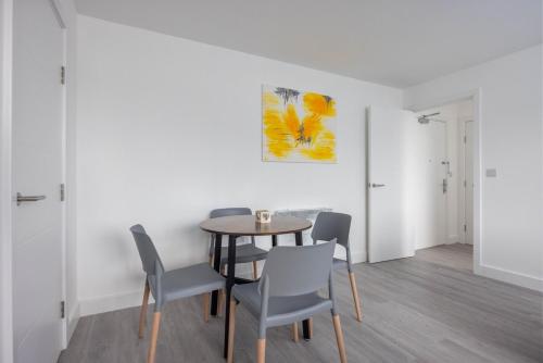 1 Bedroom Flat Near Bradford With Free Parking in 希普利