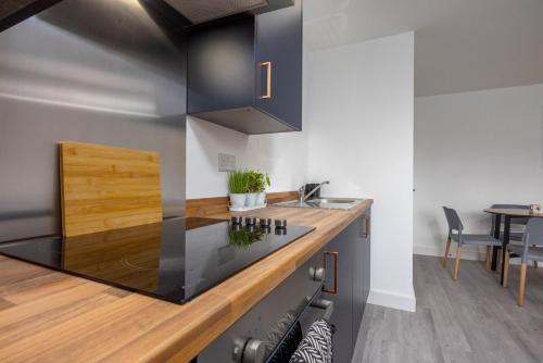 1 Bedroom Flat Near Bradford With Free Parking in 希普利