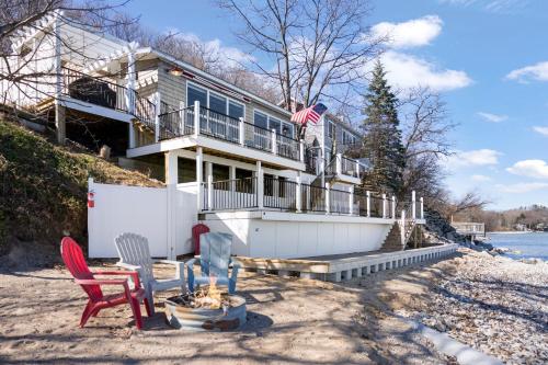 Million Dollar Views Bayshore Beach House with Opt RV Pads & More - image 10