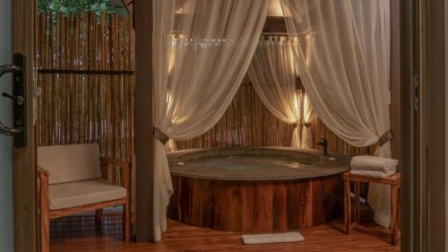 Karstais baseins, El Silencio Lodge & Spa Costa Rica in Bajos del Toro