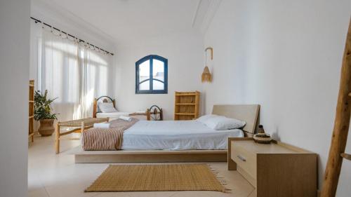 1 double bed, 1 twin bed