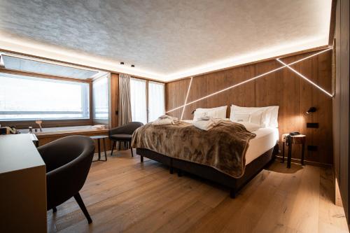 Suite, deluxe, spa bathtub