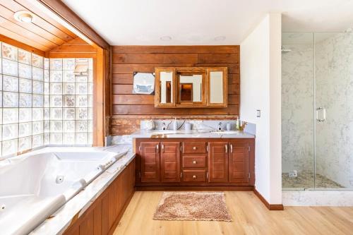 San Diego Getaway, Views Pool Hot Tub & Game Room