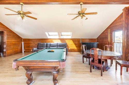 San Diego Getaway, Views Pool Hot Tub & Game Room