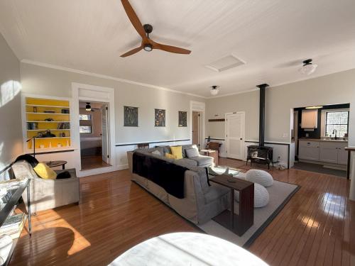 Schoolhouse No. 11 * Hudson Valley Upstate Getaway in Стон Рідж