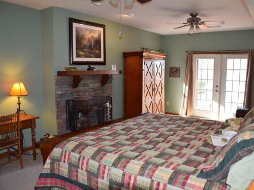Long Mountain Lodge Bed & Breakfast in Dahlonega, USA