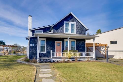 Fire Pit and River View Vintage Stay in Seaside!