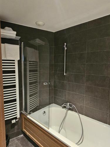 Bathroom, Le Ski d'Or Hotel in Tignes