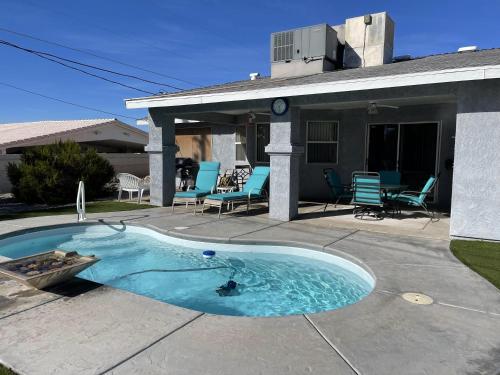 Cliffrose pool home with RV Boat parking in Lake Havasu City