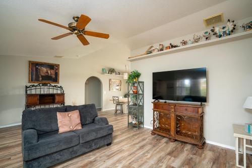 Cliffrose pool home with RV Boat parking in Lake Havasu City