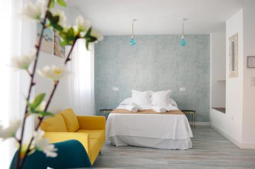 Studio Apartment with Queen Bed image 6