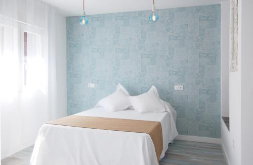 Studio Apartment with Queen Bed image 4