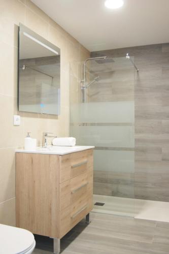 Studio Apartment with Queen Bed image 1