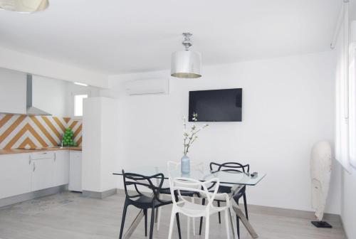 Apartment with Balcony image 3
