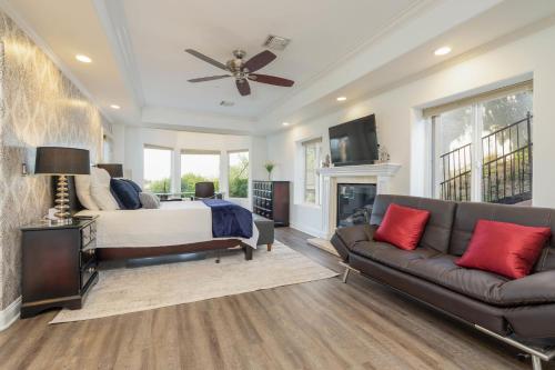 Luxury Modern w/ Great LA Views