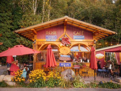 Étterem, Chalet de la Montagne in Sainte-Rose-Du-Nord (QC)
